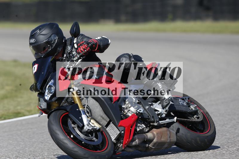 /Archiv-2025/49 26.08.2025 Cornu Master School ADR/gruen-vert/0-1